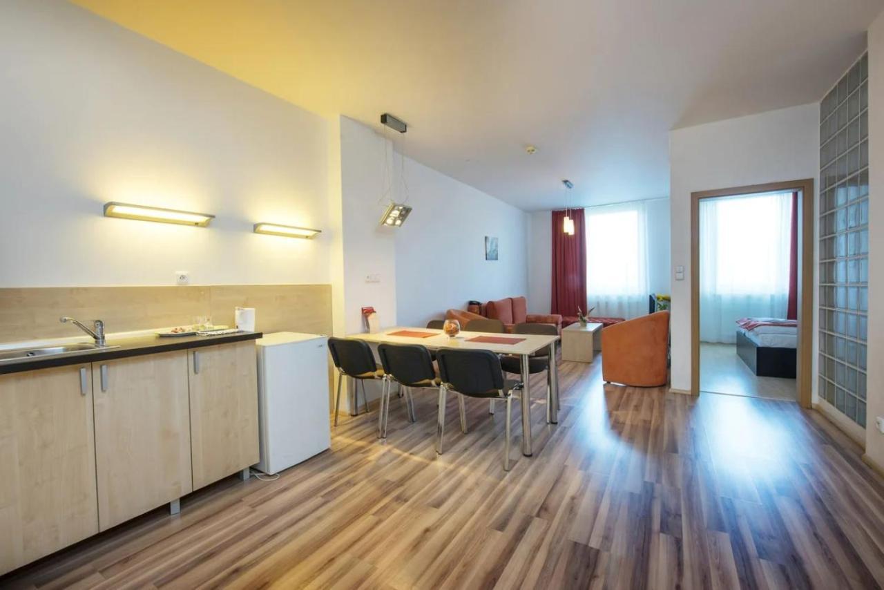 Hotel Spolcentrum Svit Buitenkant foto