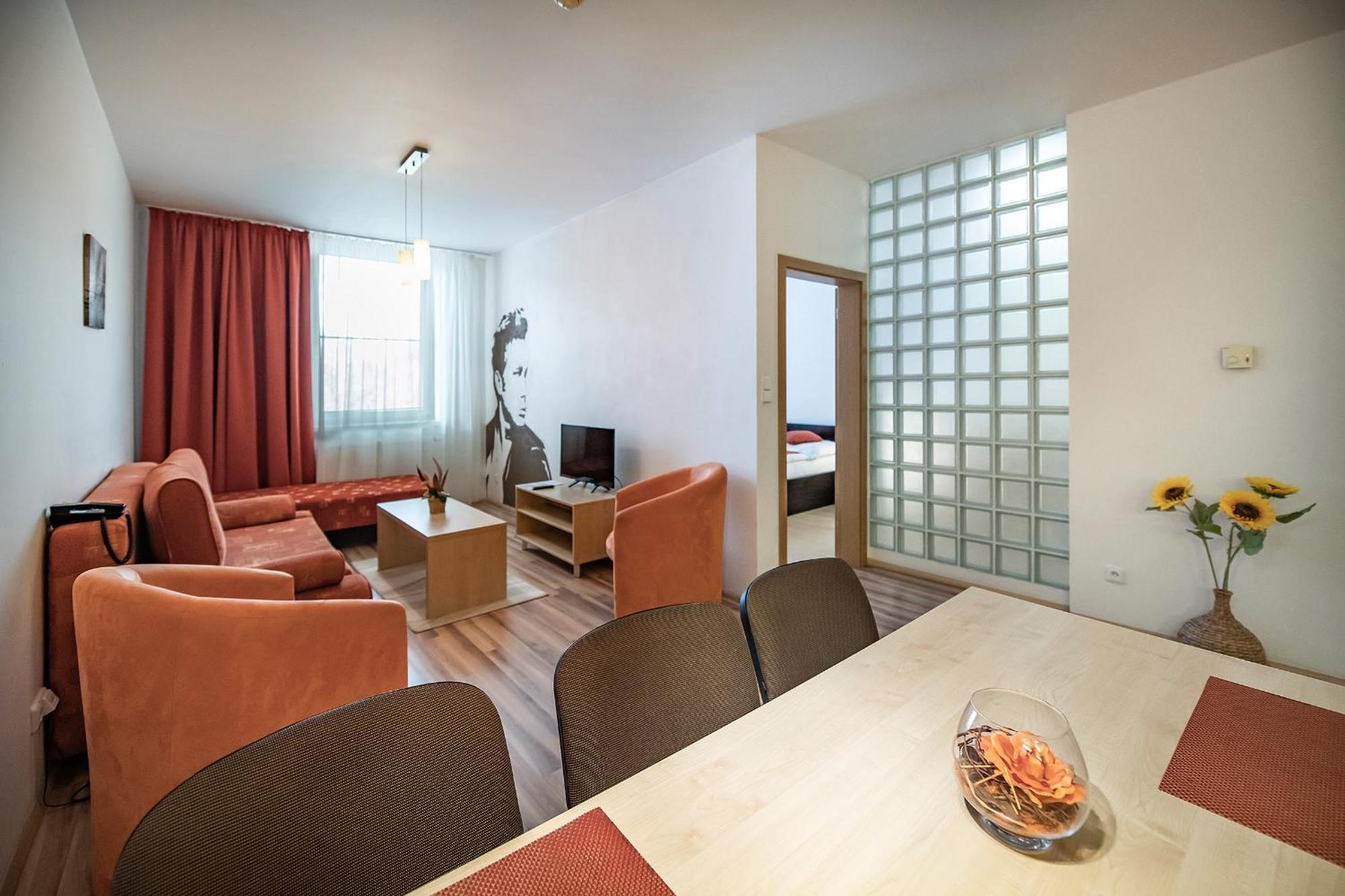 Hotel Spolcentrum Svit Buitenkant foto