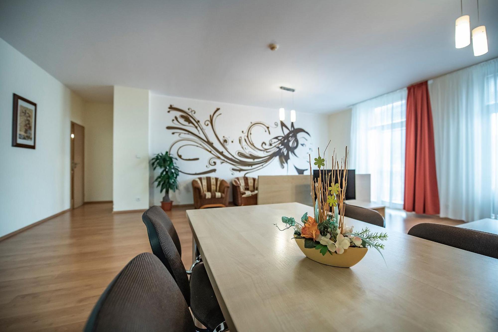 Hotel Spolcentrum Svit Buitenkant foto