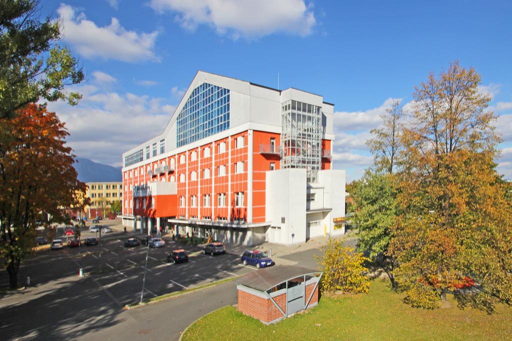 Hotel Spolcentrum Svit Buitenkant foto