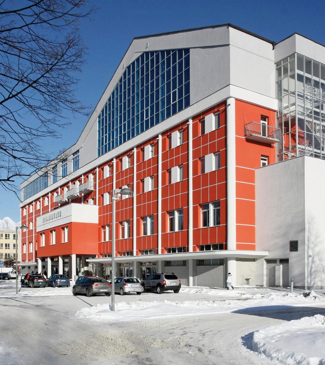 Hotel Spolcentrum Svit Buitenkant foto